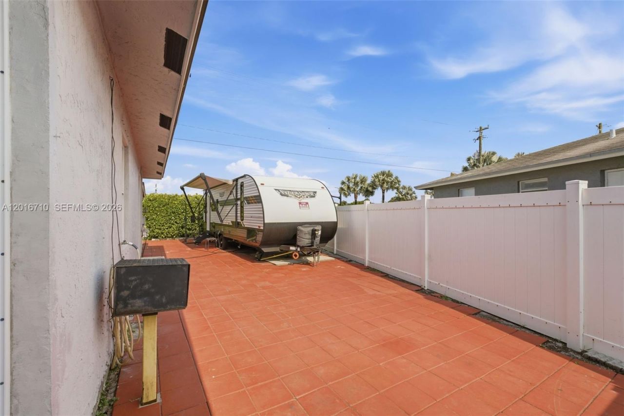 3177 NW 75th Way , Hollywood, FL 33024 Photo