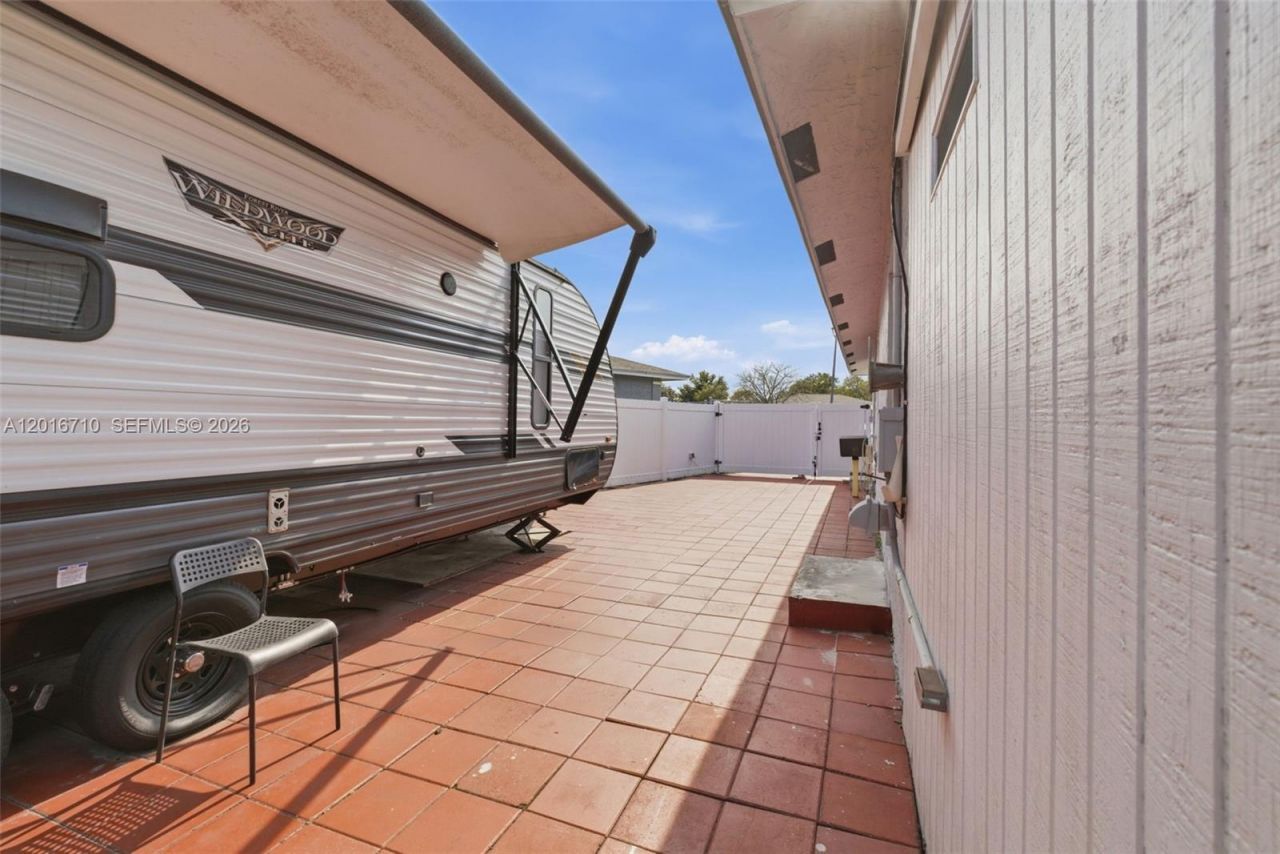 3177 NW 75th Way , Hollywood, FL 33024 Photo