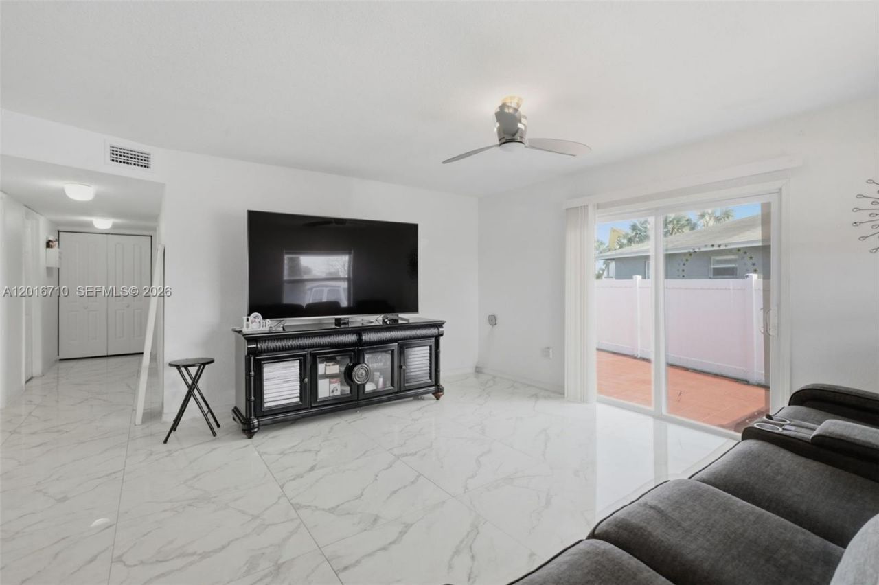 3177 NW 75th Way , Hollywood, FL 33024 Photo