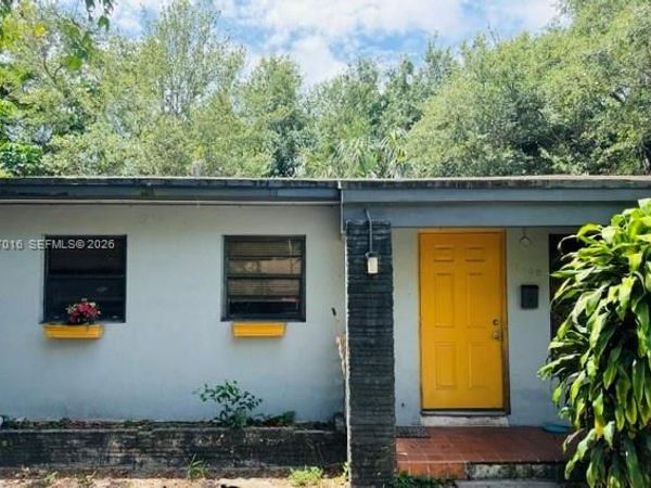 1100 NE 129th St , North Miami, FL 33161