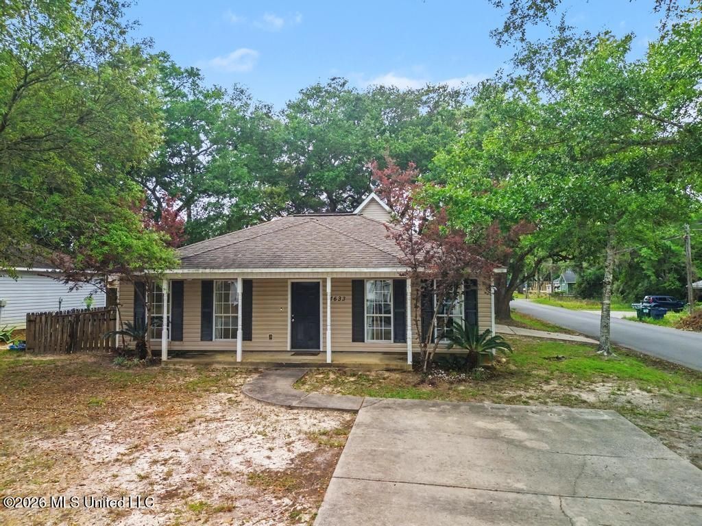 1633 S 9th Street, Ocean Springs, MS 39564 Main Photo