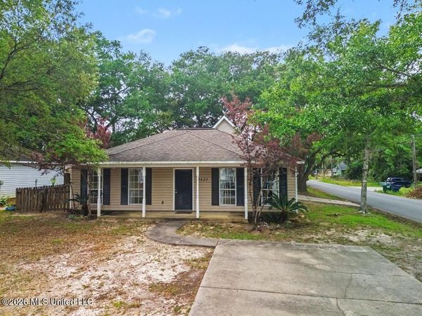 1633 S 9th Street, Ocean Springs, MS 39564