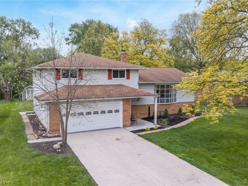 5609 Pinnacle Park Drive, Seven Hills, OH 44131 Photo 2