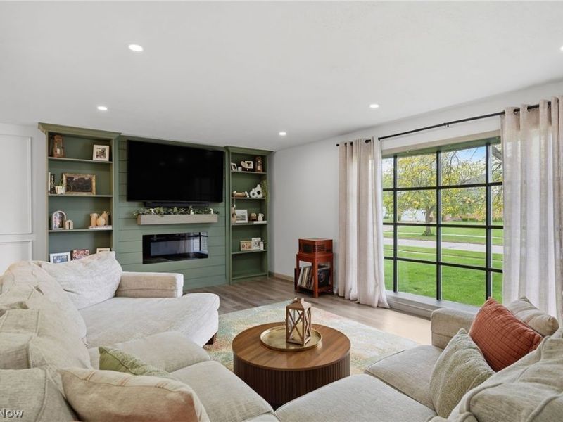 5609 Pinnacle Park Drive, Seven Hills, OH 44131 Photo 3
