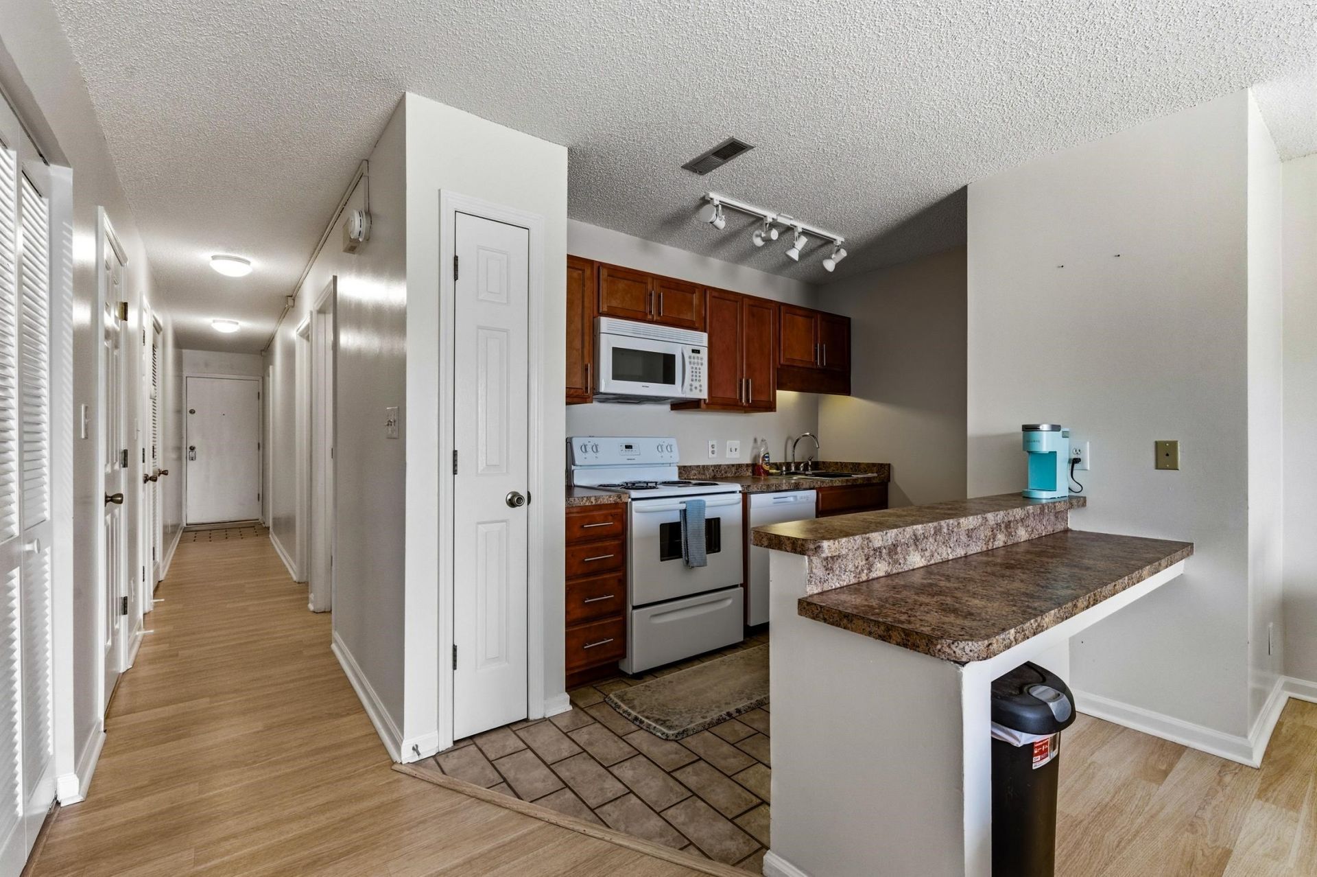 202 Double Eagle Dr.  Photo 7