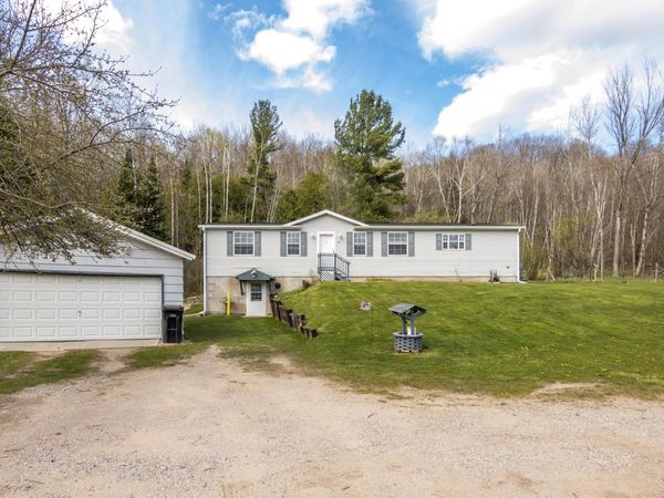 25 River Road E, Traverse City, MI 49696