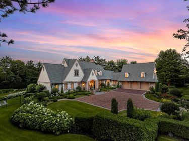325 Highcroft Lane, Wayzata, MN 55391
