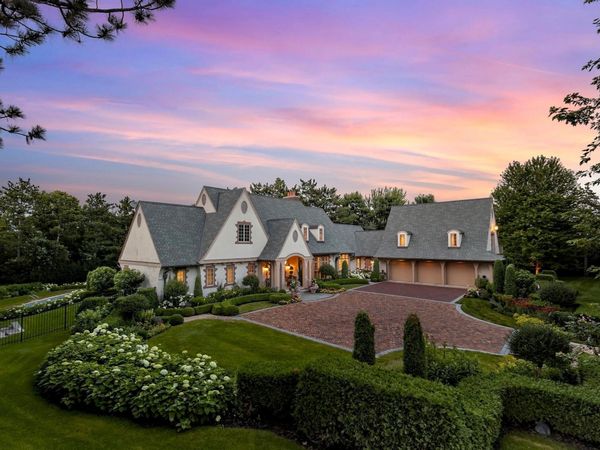 325 Highcroft Lane, Wayzata, MN 55391