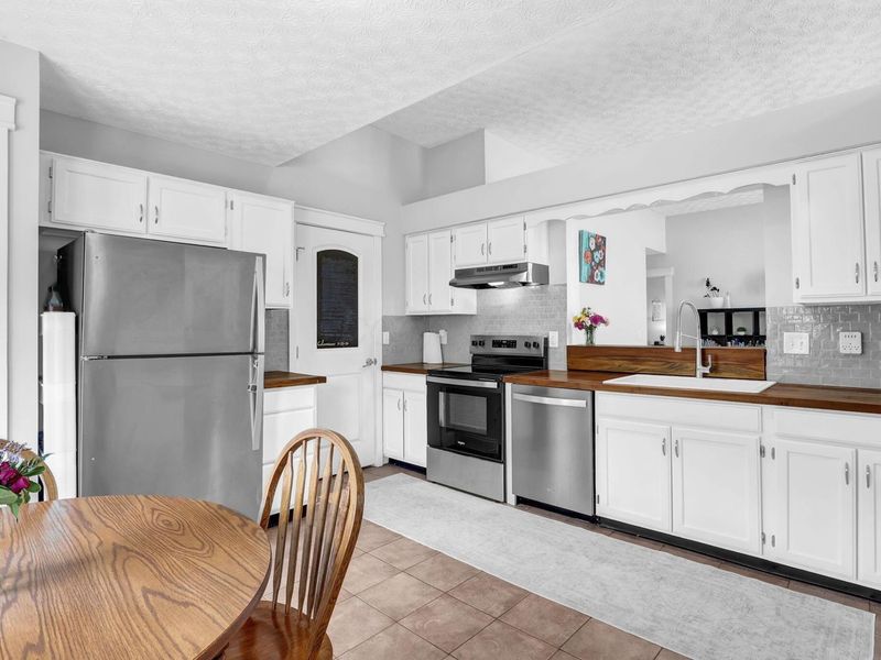 4747 Coachford Drive, Columbus, OH 43231 Photo 7