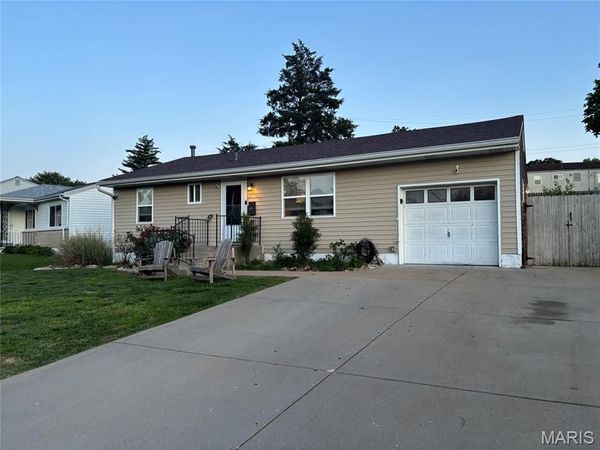 7724 General Sherman Lane, St Louis, MO 63123