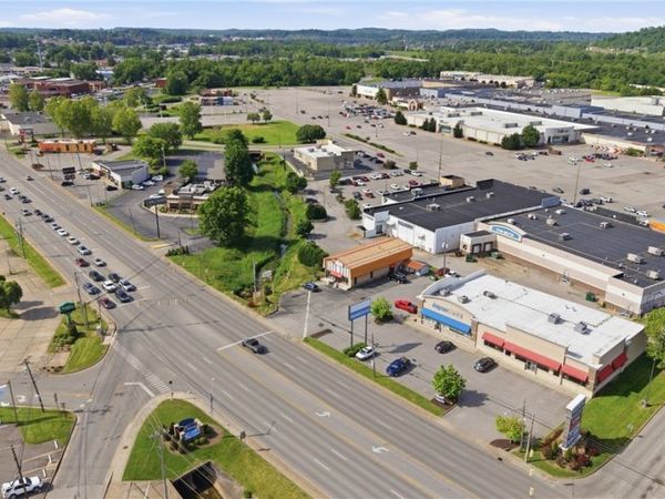 499 Grand Central Avenue, Vienna, WV 26105