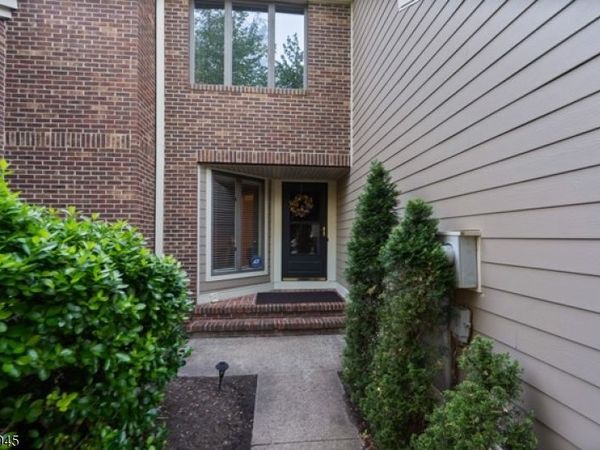 32 Lenox Ct, Montville, NJ 07045
