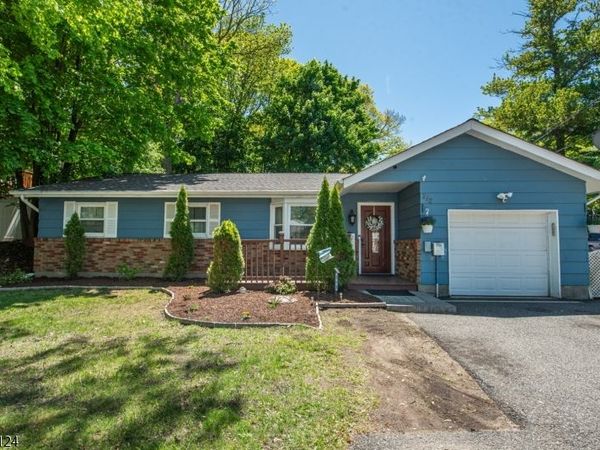 212 Durban Ave, Hopatcong, NJ 07843