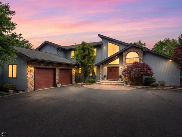 89 Columbus Ave, Totowa, NJ 07512