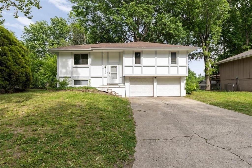 1613 Oak Street, Oak Grove, MO 64075 Main Photo