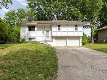 1613 Oak Street, Oak Grove, MO 64075