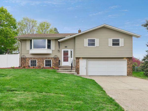 631 Greenway Avenue N, Oakdale, MN 55128