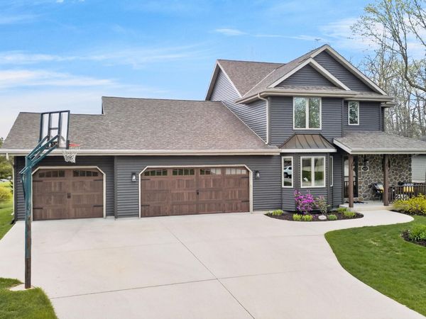 1831 Mapletree Rd, Howards Grove, WI 53083