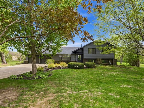 W309S10340 Knoll Ct, Mukwonago, WI 53149