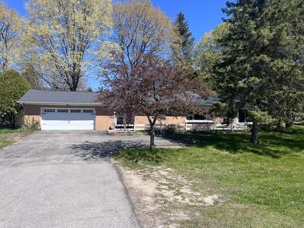 1056 E Parkdale Avenue, Manistee, MI 49660