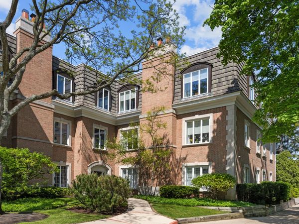 485 Oakwood Avenue, Unit D-2, Lake Forest, IL 60045