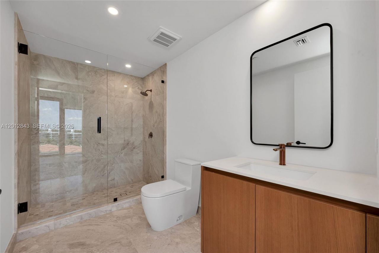 1177 Kane Concourse, Unit 809, Bay Harbor Islands, FL 33154 Photo