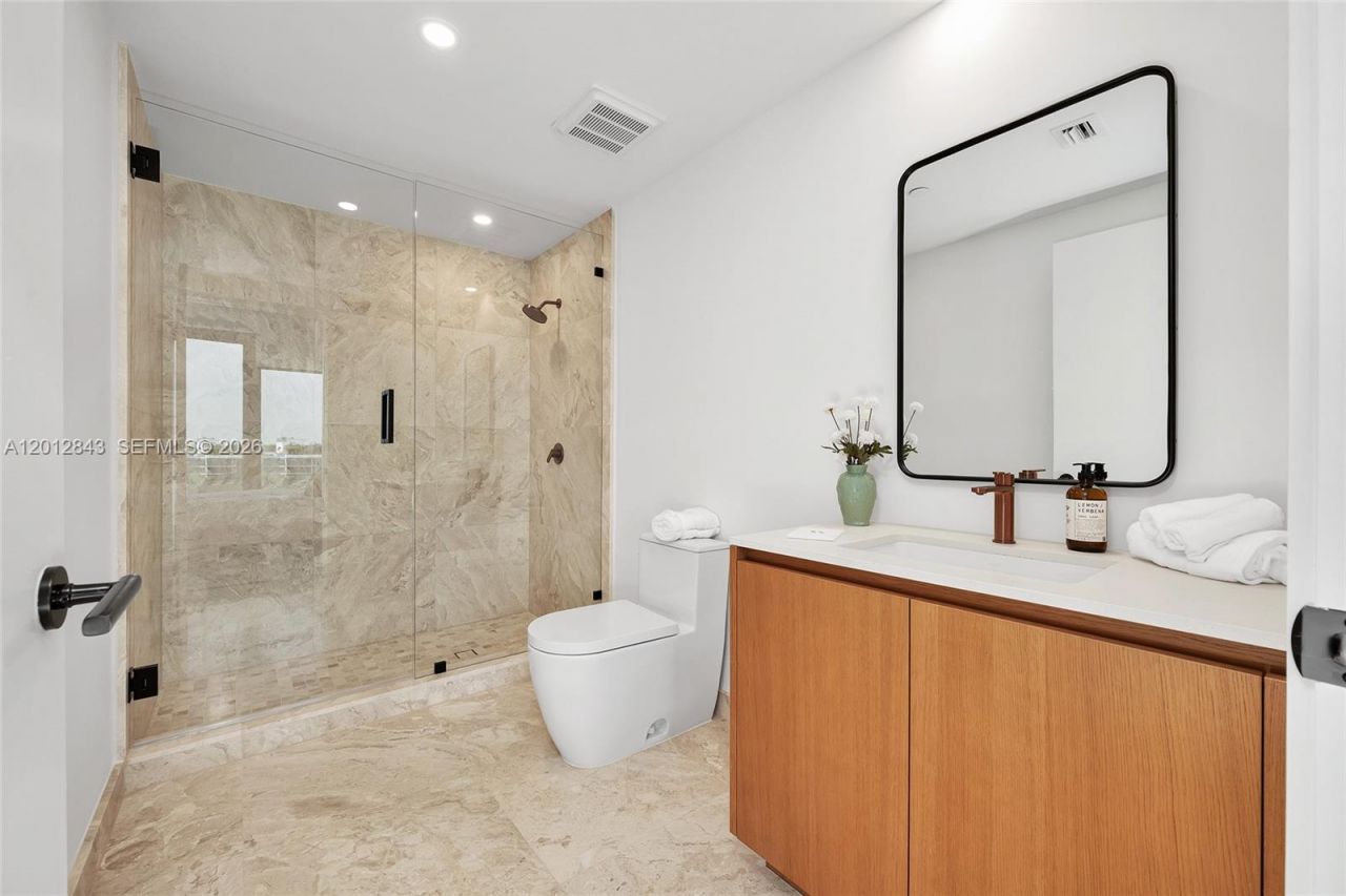 1176 97th St, Unit 809, Bay Harbor Islands, FL 33154 Photo