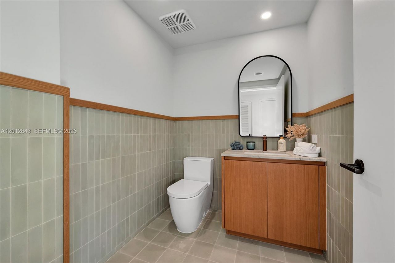 1176 97th St, Unit 809, Bay Harbor Islands, FL 33154 Photo