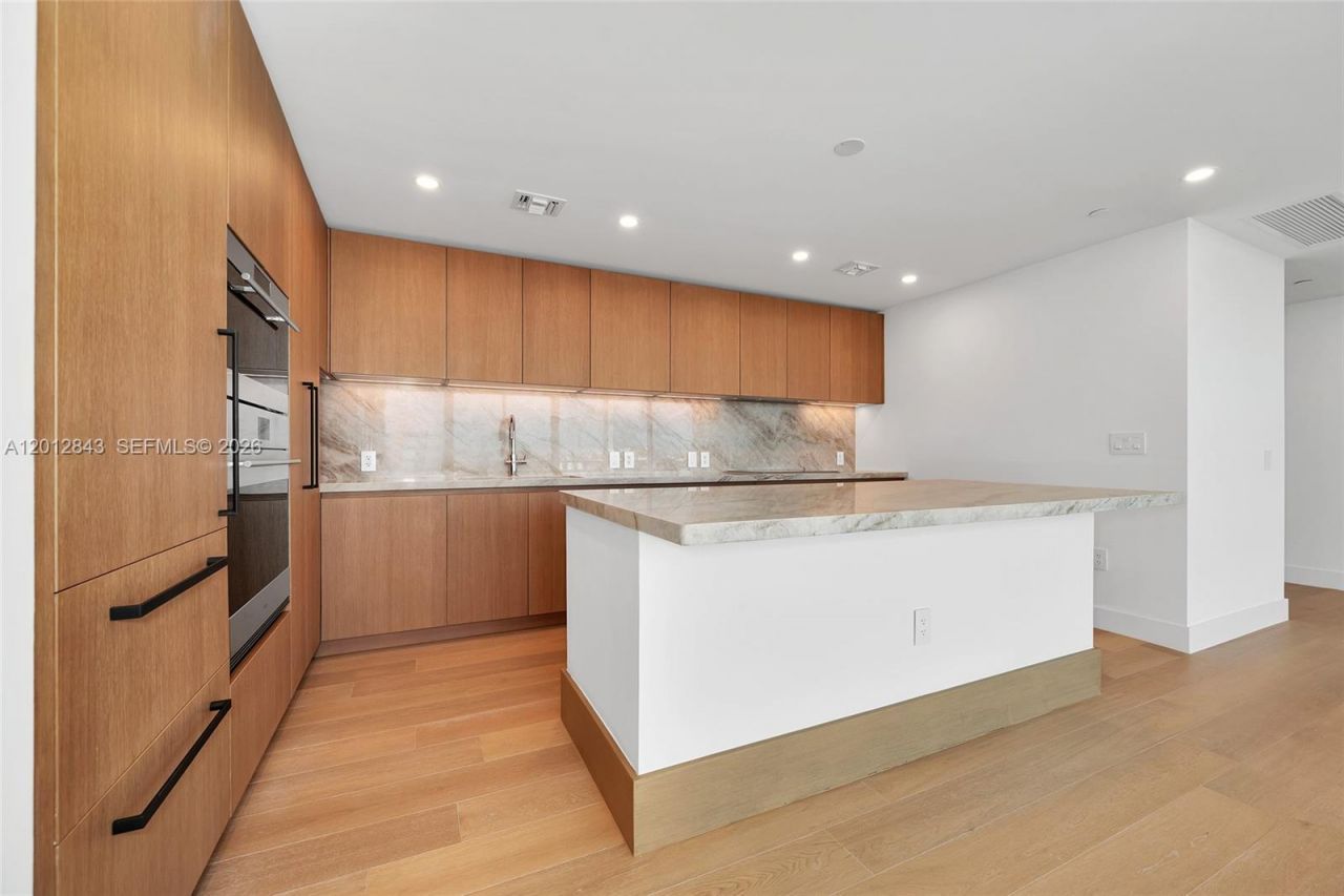 1177 Kane Concourse, Unit 809, Bay Harbor Islands, FL 33154 Photo