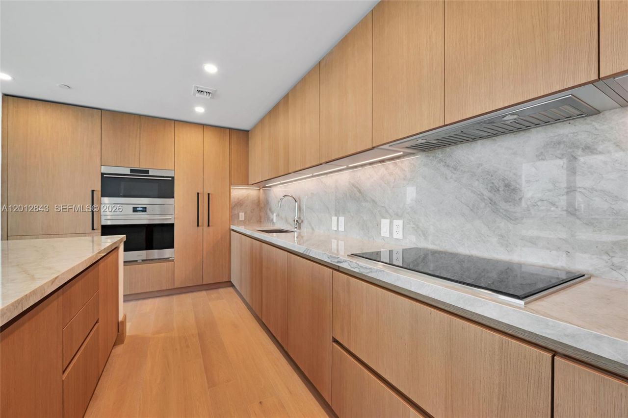 1177 Kane Concourse, Unit 809, Bay Harbor Islands, FL 33154 Photo