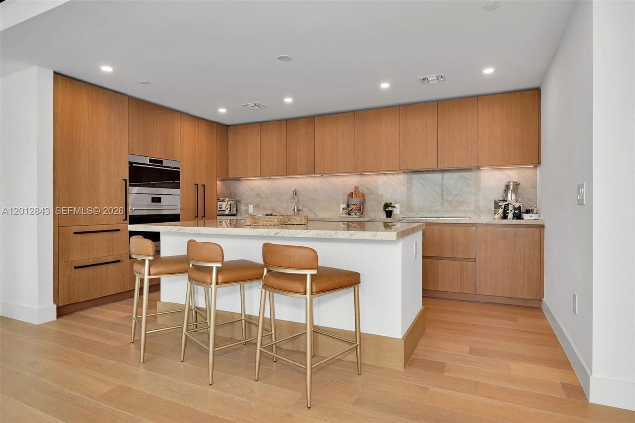1176 97th St, Unit 809, Bay Harbor Islands, FL 33154 Photo