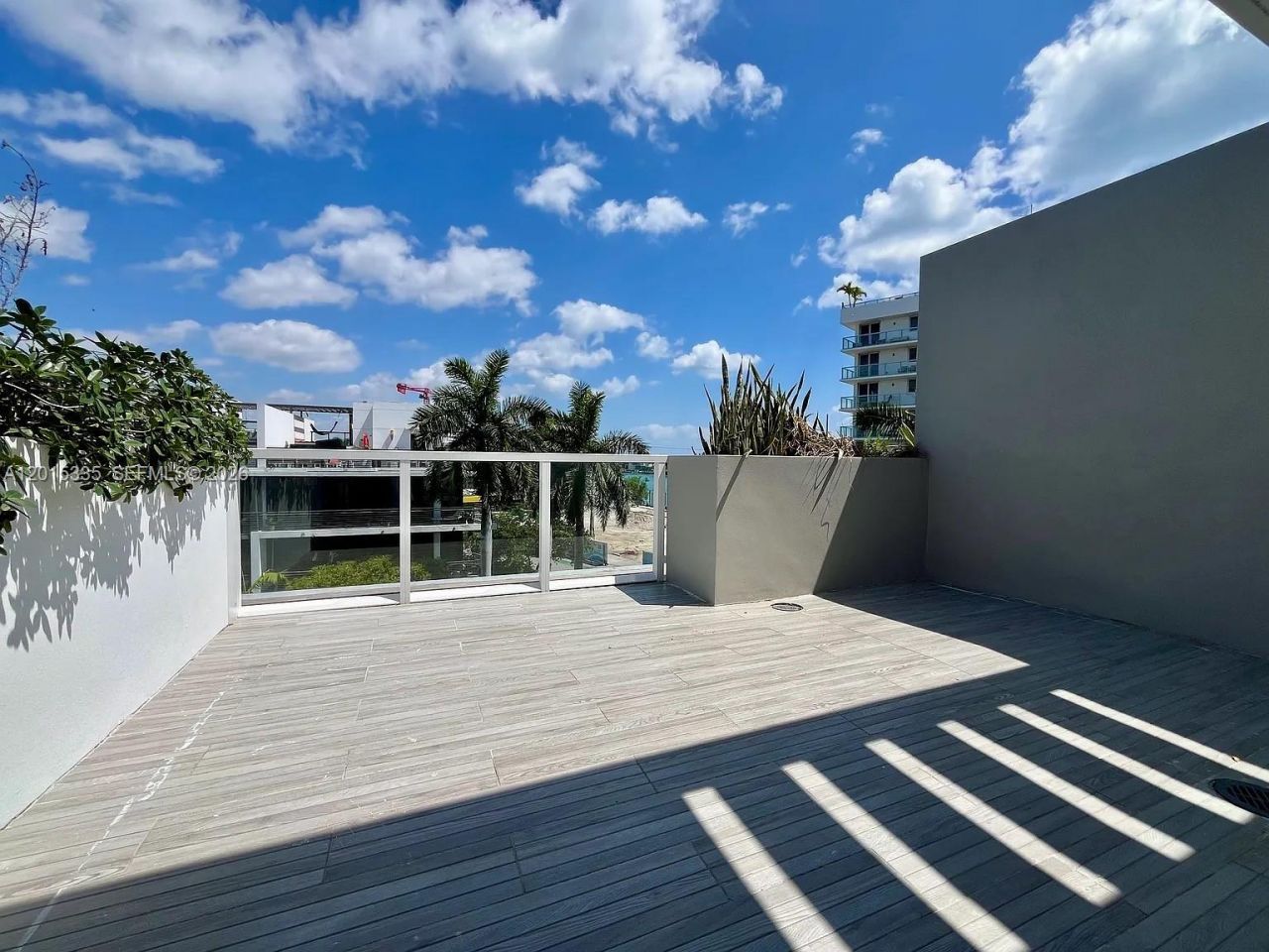 1000 99th St, Unit 3, Bay Harbor Islands, FL 33154 Photo