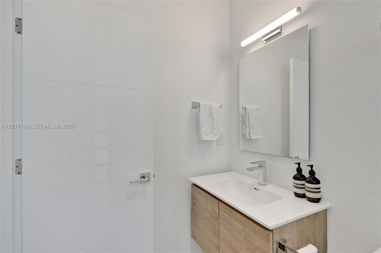 2851 SW 33rd Ct , Unit 2851, Miami, FL 33133 Photo