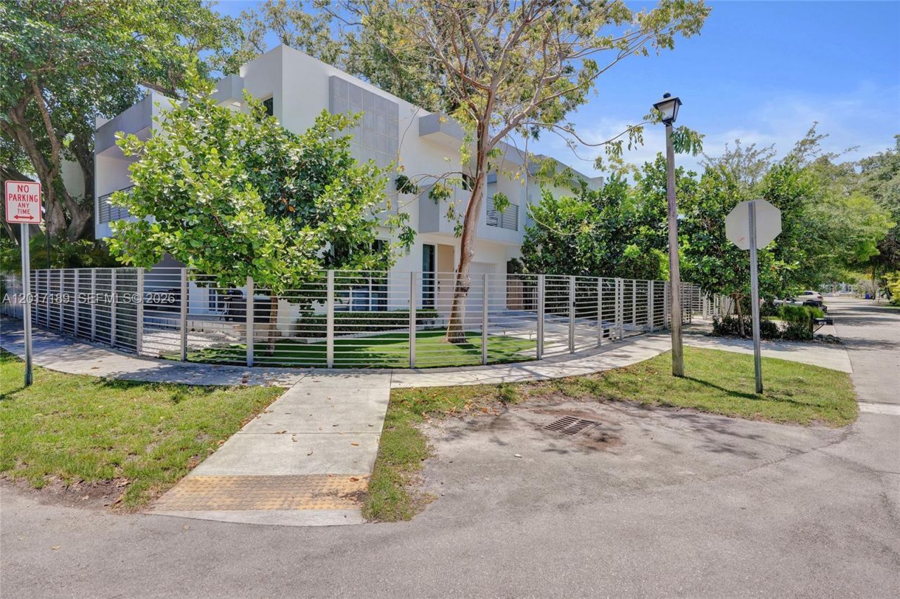 2851 SW 33rd Ct , Unit 2851, Miami, FL 33133 Photo