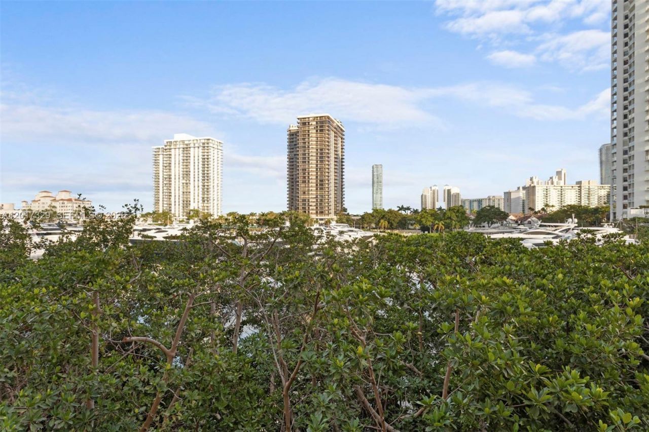 19655 E Country Club Dr , Unit 6304, Aventura, FL 33180 Photo