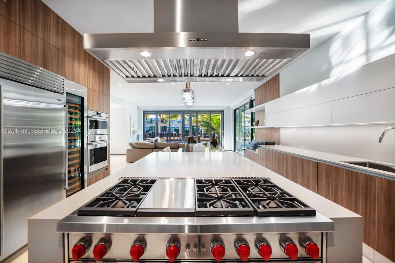 3734 Chase Ave, Miami Beach, FL 33140 Photo
