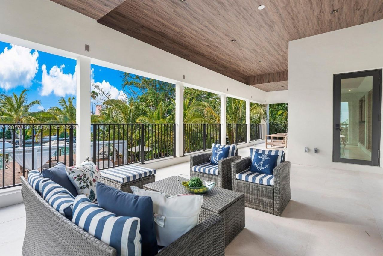3734 Chase Ave, Miami Beach, FL 33140 Photo