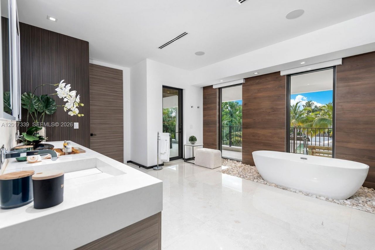 3734 Chase Ave, Miami Beach, FL 33140 Photo