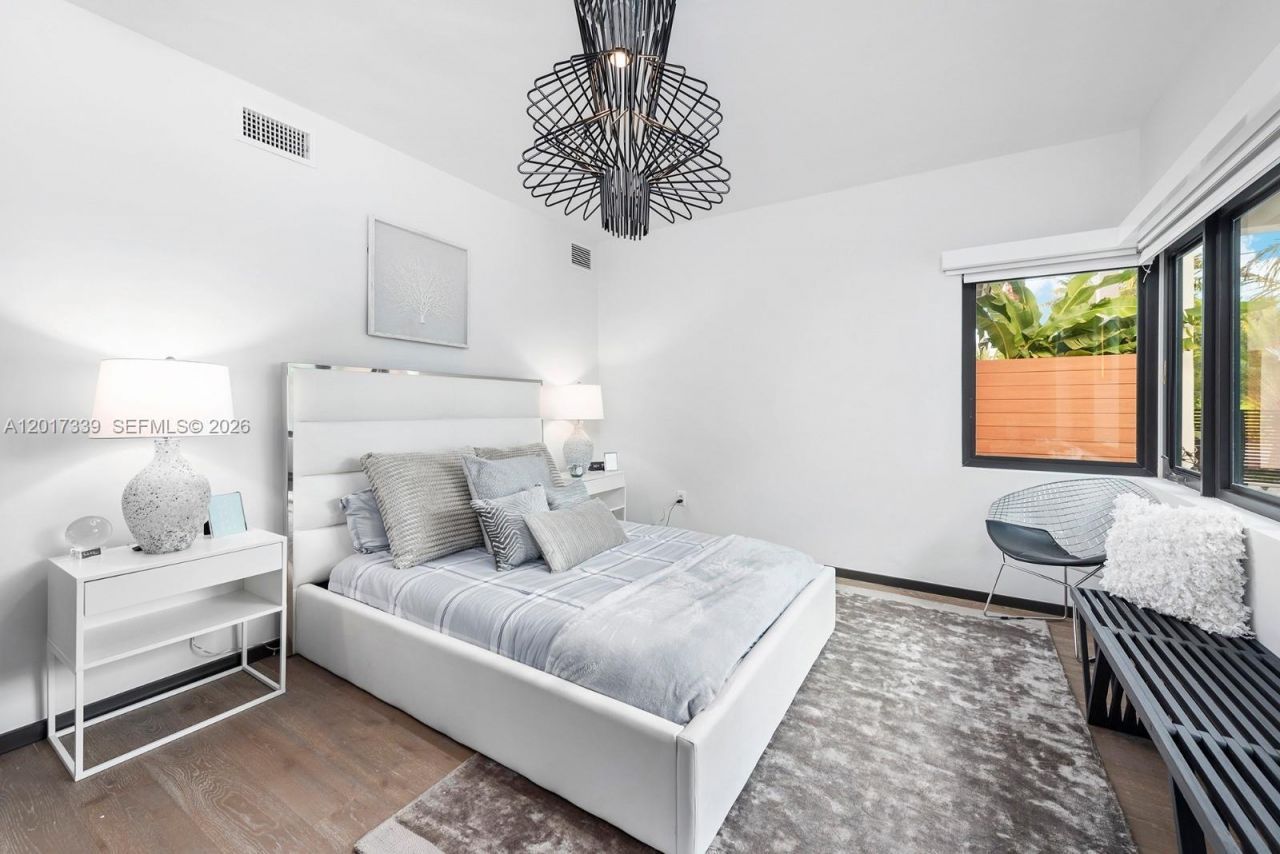 3734 Chase Ave, Miami Beach, FL 33140 Photo