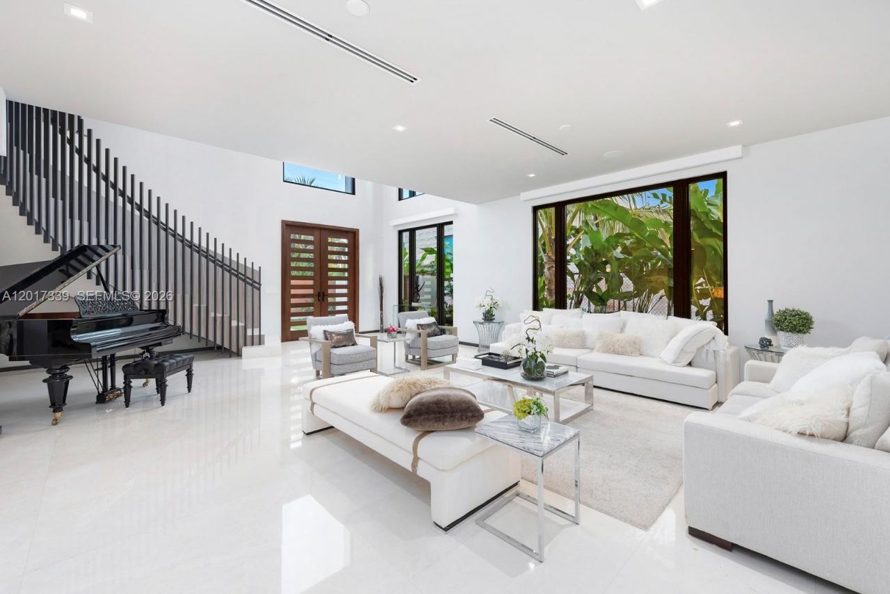 3734 Chase Ave, Miami Beach, FL 33140 Photo