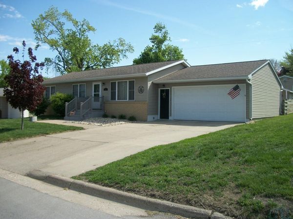1102 Rock Island Ave, Cherokee, IA 51012