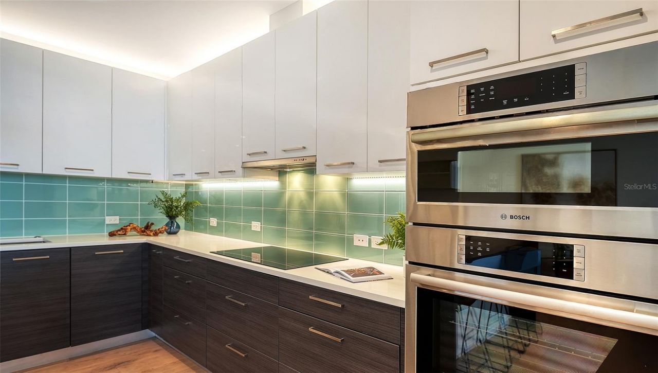 300 S Pineapple Avenue, Unit 302, Sarasota, FL 34236 Photo