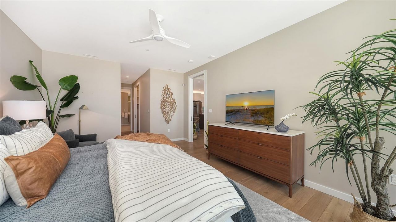 300 S Pineapple Avenue, Unit 302, Sarasota, FL 34236 Photo