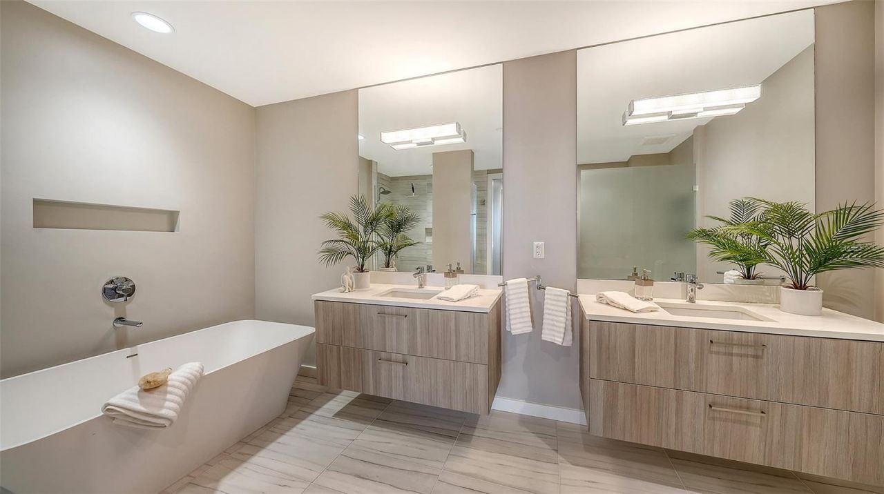 300 S Pineapple Avenue, Unit 302, Sarasota, FL 34236 Photo