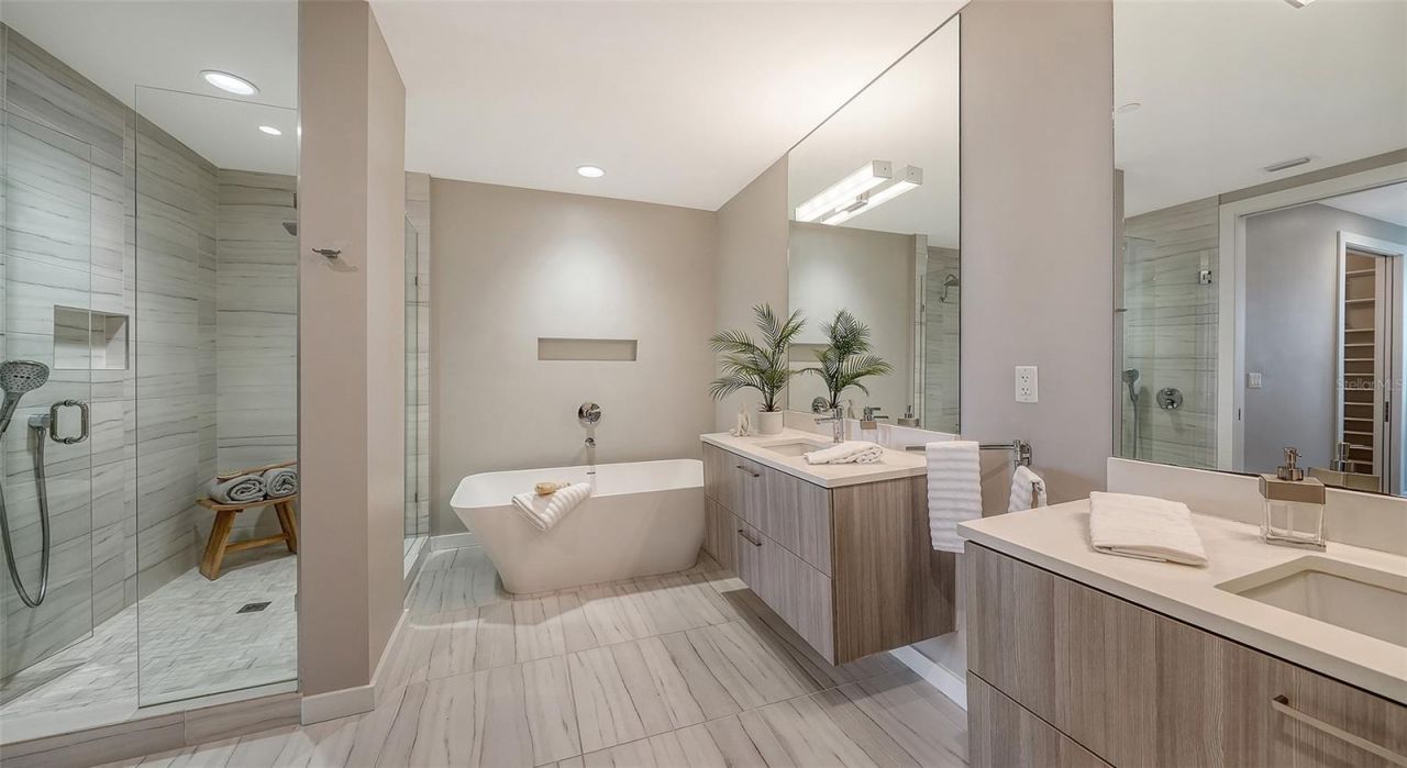 300 S Pineapple Avenue, Unit 302, Sarasota, FL 34236 Photo