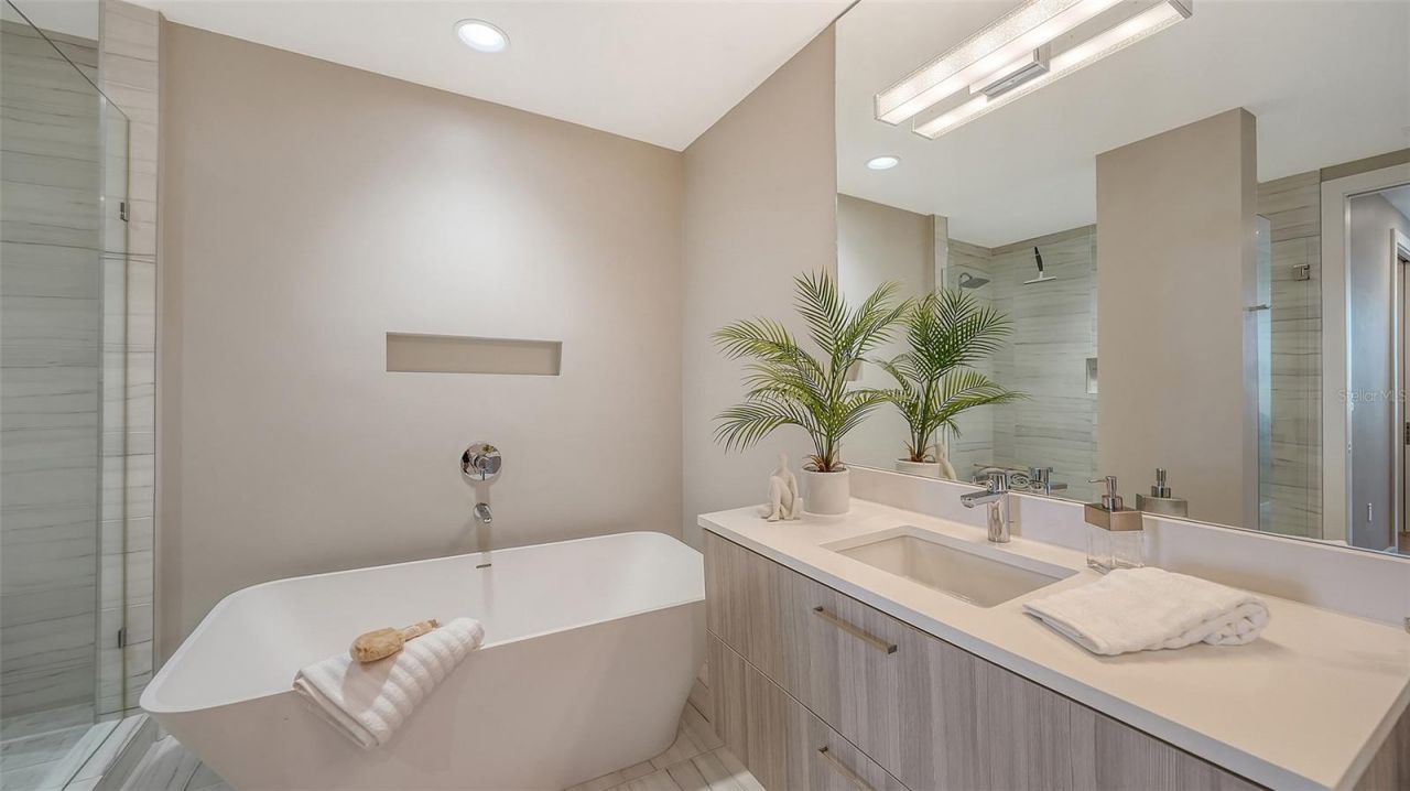 300 S Pineapple Avenue, Unit 302, Sarasota, FL 34236 Photo