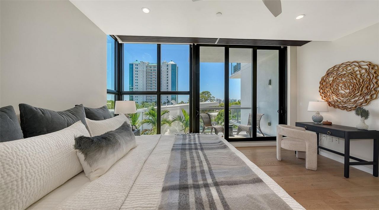 300 S Pineapple Avenue, Unit 302, Sarasota, FL 34236 Photo