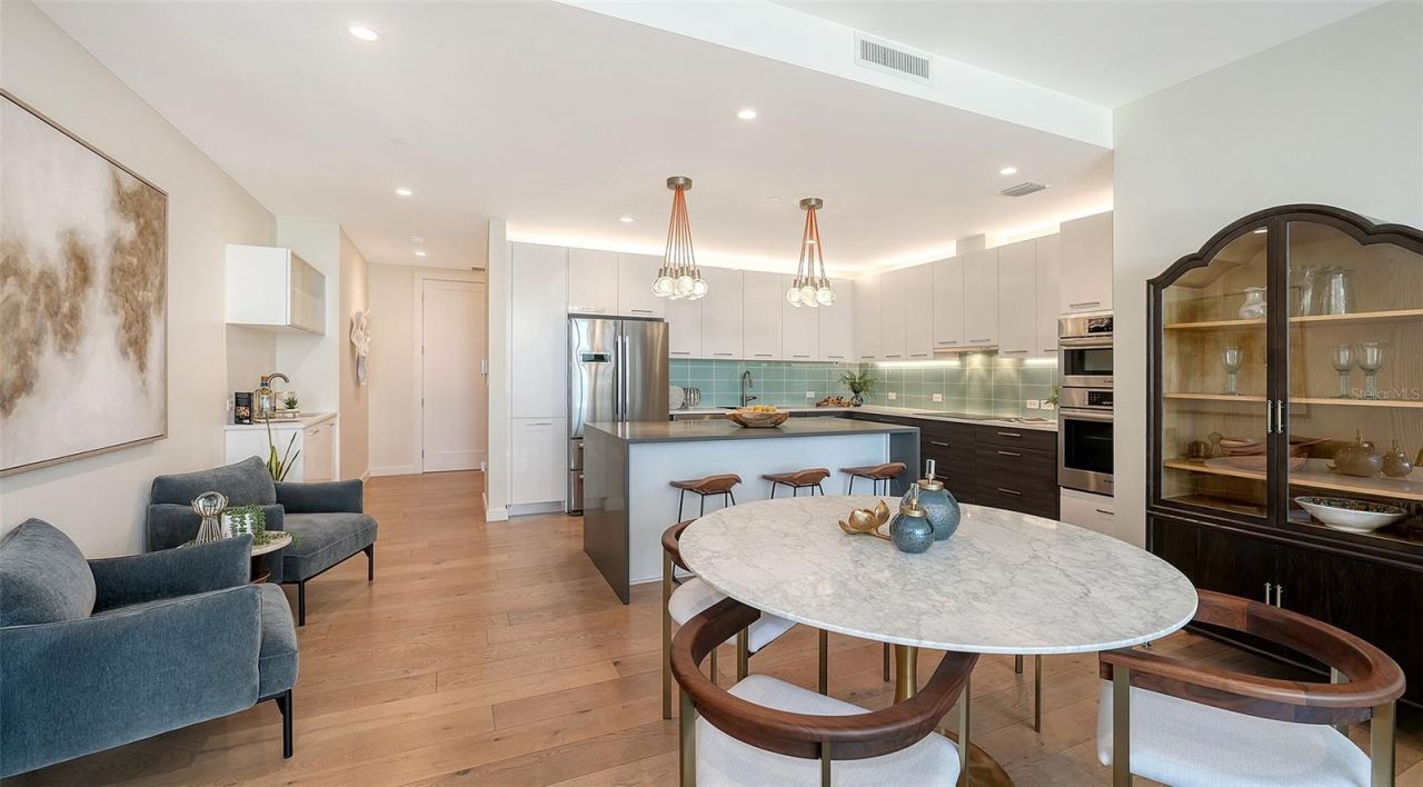 300 S Pineapple Avenue, Unit 302, Sarasota, FL 34236 Photo