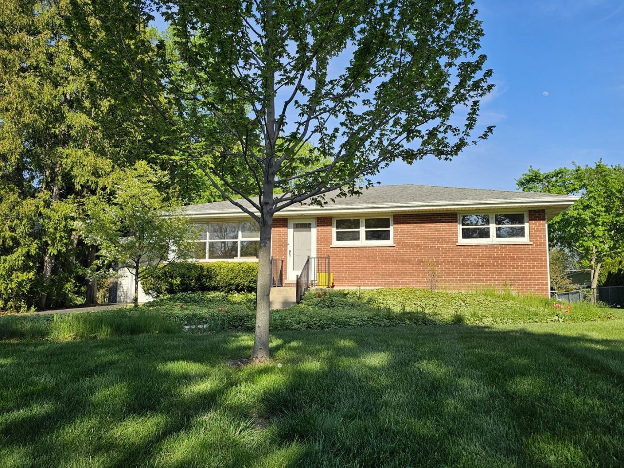 0s355 Madison Street, Winfield, IL 60190 Main Photo