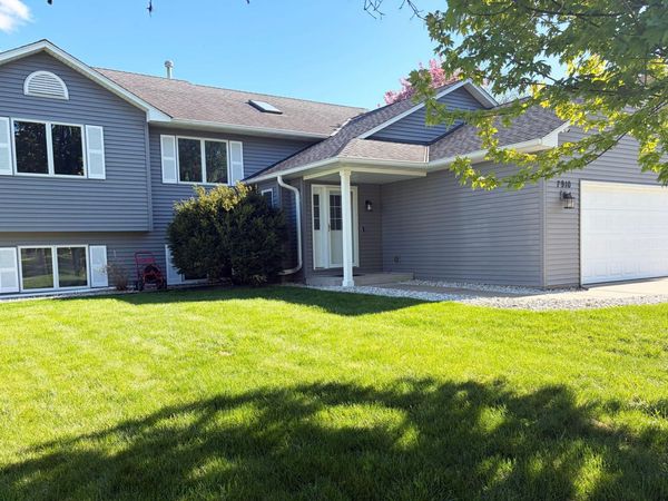 7910 166th Street W, Lakeville, MN 55044